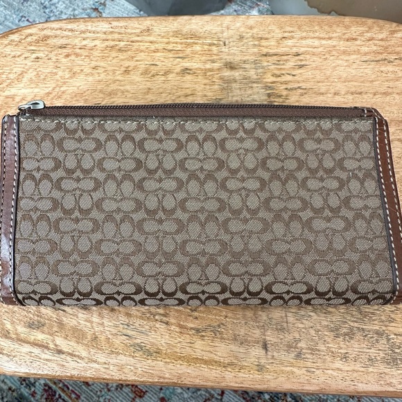 Coach Signature C Trifold Wallet - Picture 5 of 17